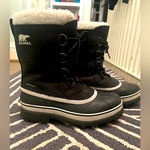 Sorel Boots. Size US 8.5. Only worn once.